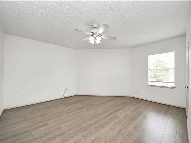 10535 Emnora Ln — Photo 32