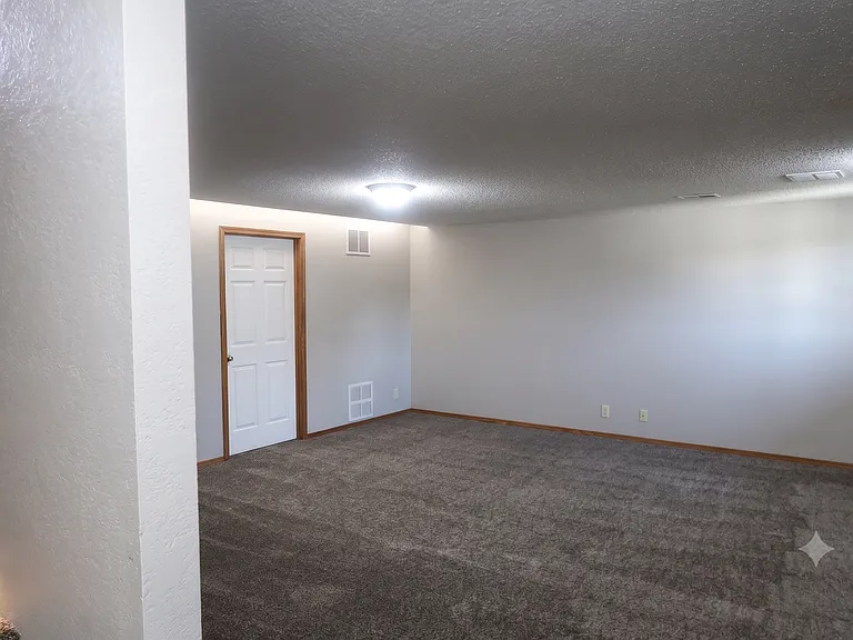 123 N Florence St — Photo 14