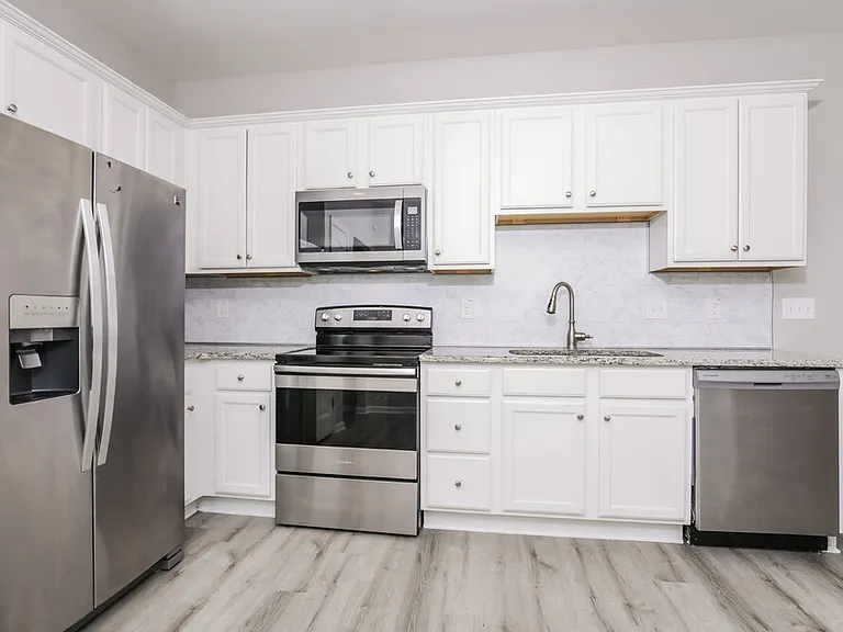 257 E Wilson St — Photo 8