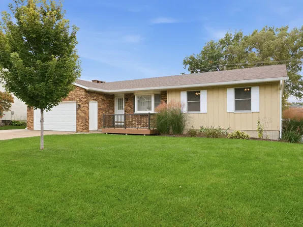 609 W Valley Dr, Eldridge, IA 52748