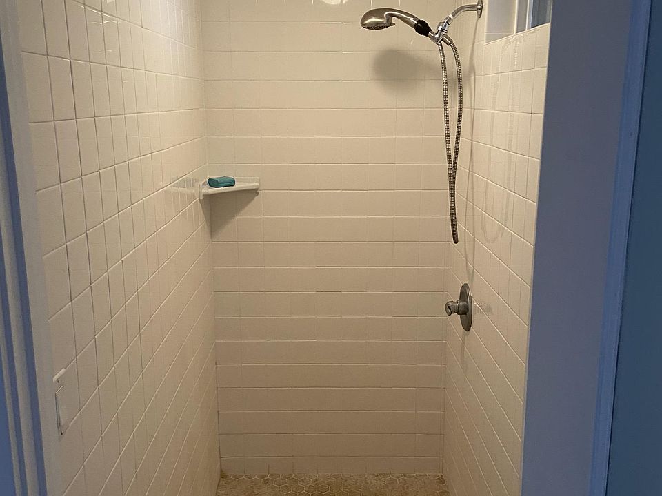 downstairs shower - tile floor(not dirty)