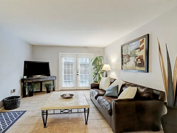 4637 Wild Indigo St #421, Houston, TX 77027