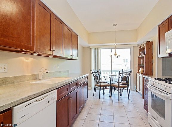 5th image of 544 W Parkside Dr #15B3