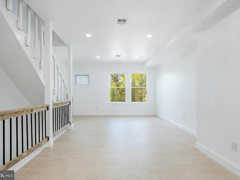 703 N 43rd St #2 — Photo 37