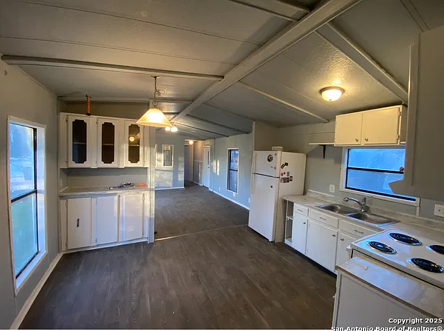 2 bed, 2.0 bath, 900 sqft, $995 — Photo 3