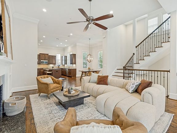 5th image of 2110 Helsminster Dr