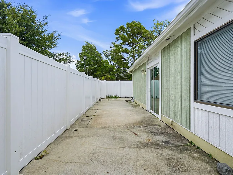 1451 Turkey Ridge Dr #D — Photo 36