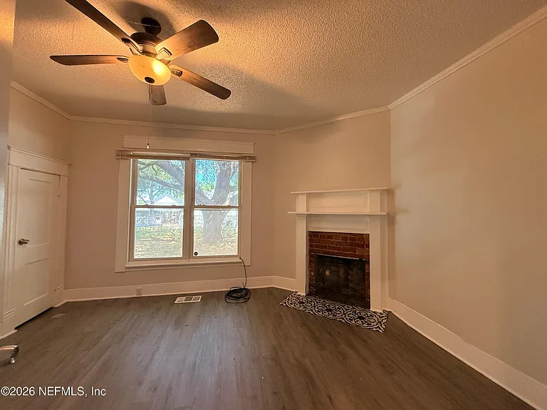 1226 Clark St — Photo 6