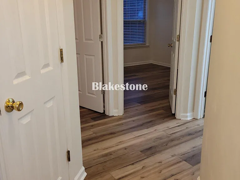 111 Lake Valley Ln — Photo 24