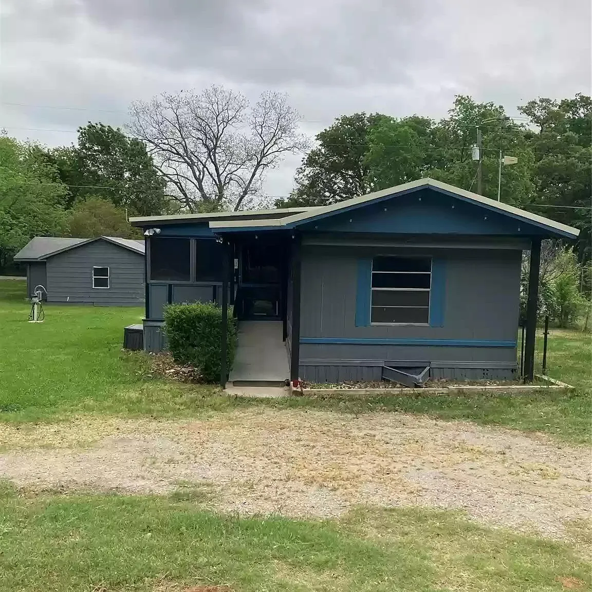 3 bed, 1100 sqft, $1,295 — Photo 1
