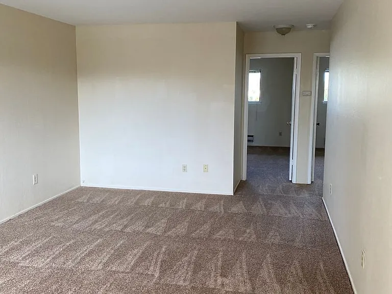 403 Roosevelt Ave — Photo 4