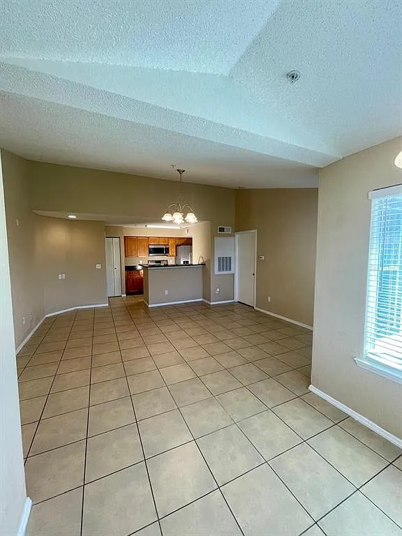 2 bed, 2.0 bath, 1026 sqft, $1,600 — Photo 3