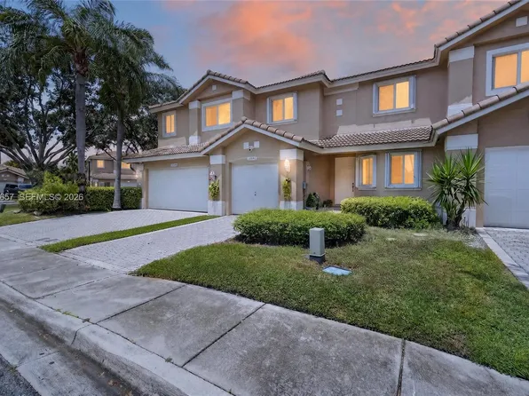 15891 SW 12th St, Pembroke Pines, FL 33027