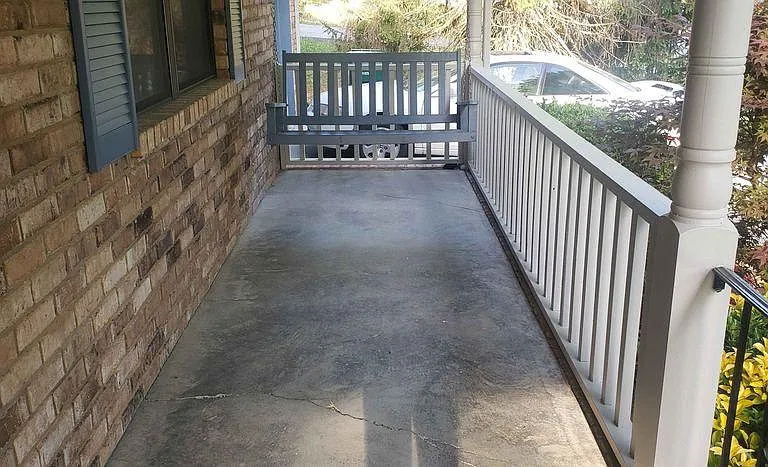 Porch swing