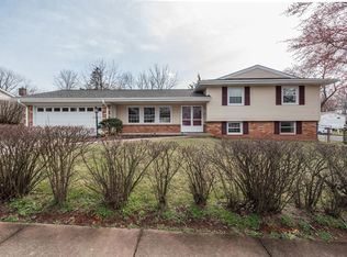 810 S Greenthorn Ave, Sterling, VA 20164