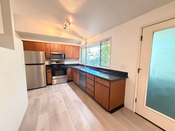 R0674, 6951-6957 SW Montauk Cir, Lake Oswego, OR 97035