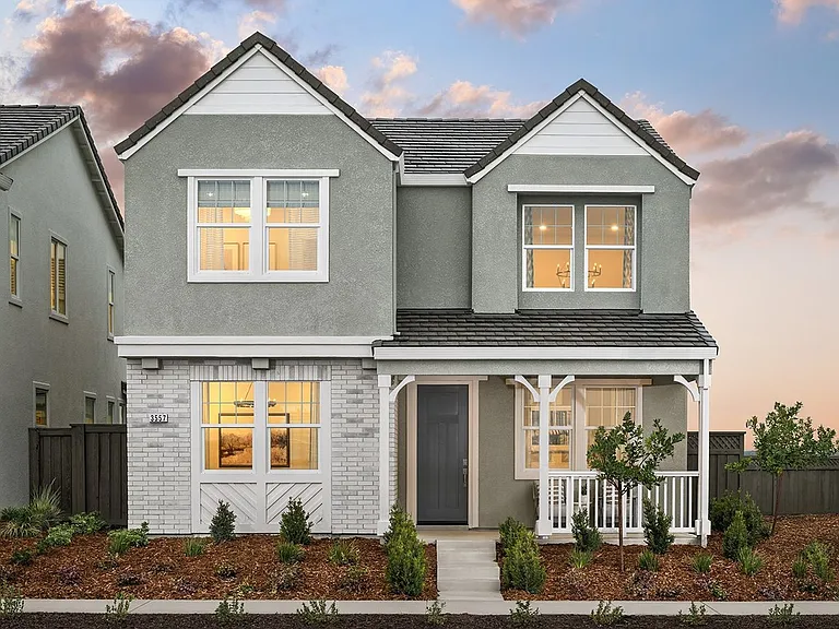 3166 Summit Dr — Photo 1