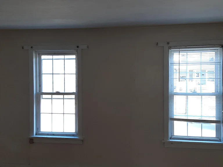 258 1/2 High St #258-1/2 — Photo 2