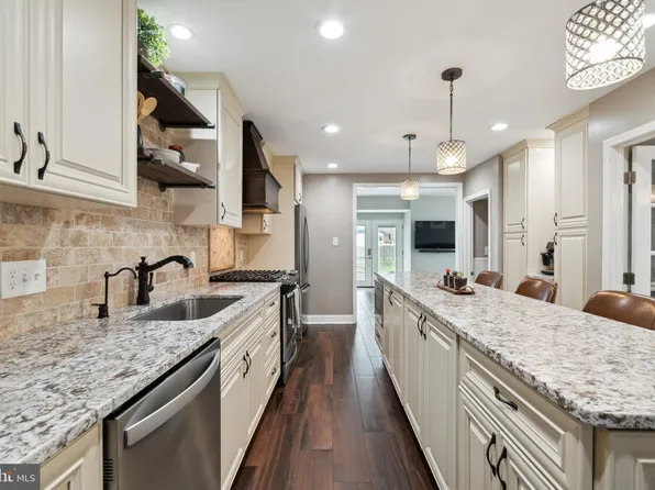 18 E Pine St, Audubon, NJ 08106