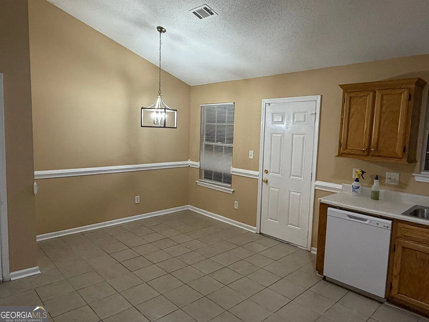 3 bed, 2.0 bath, 1659 sqft, $1,500 — Photo 2