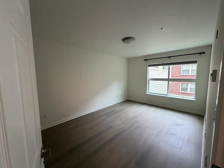 621 5th Ave N #103 — Photo 6