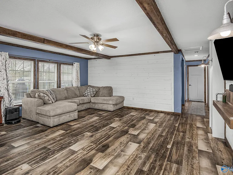 1180 County Road 1447 — Photo 2
