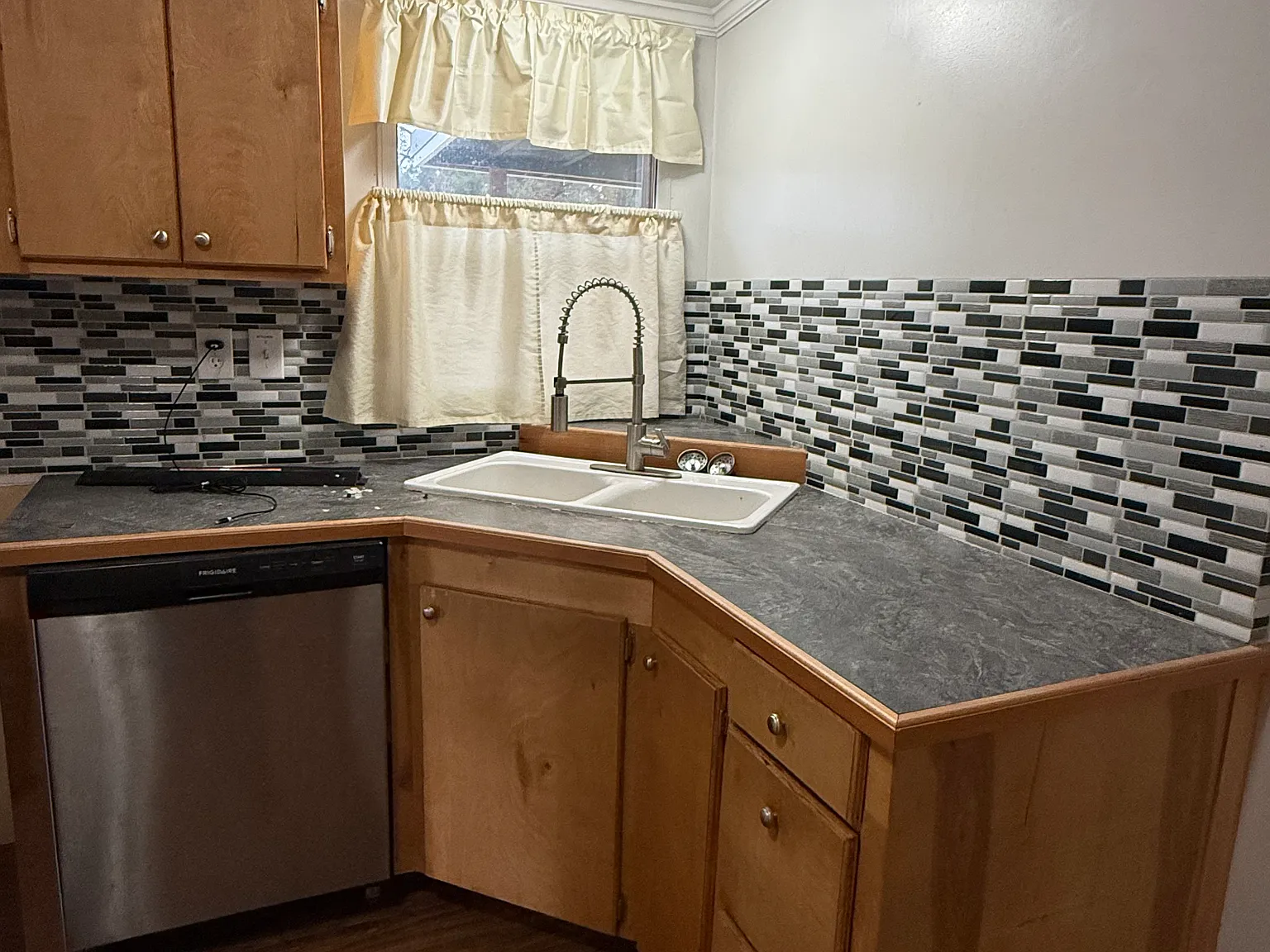 3 bed, $1,200 — Photo 4