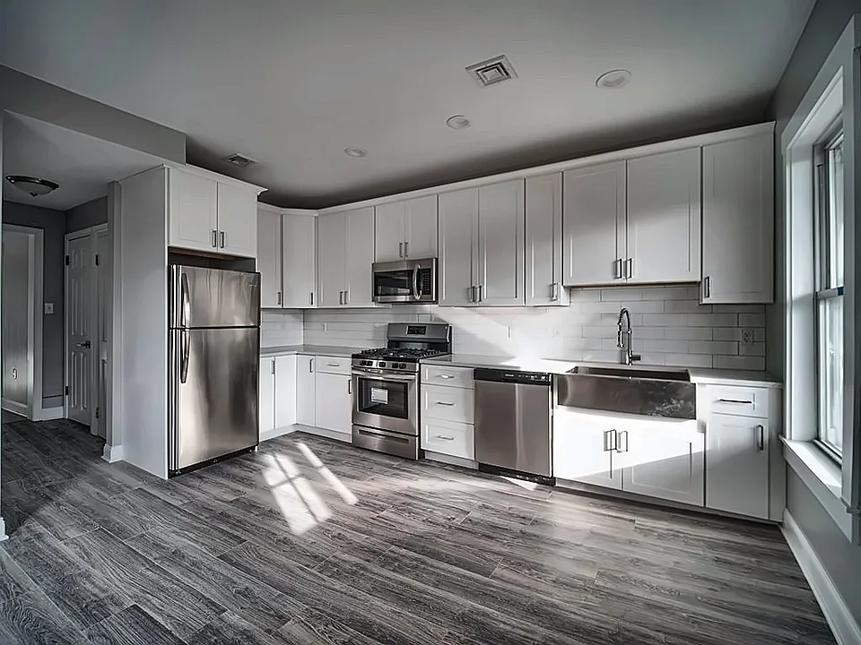 143 London St #2CP