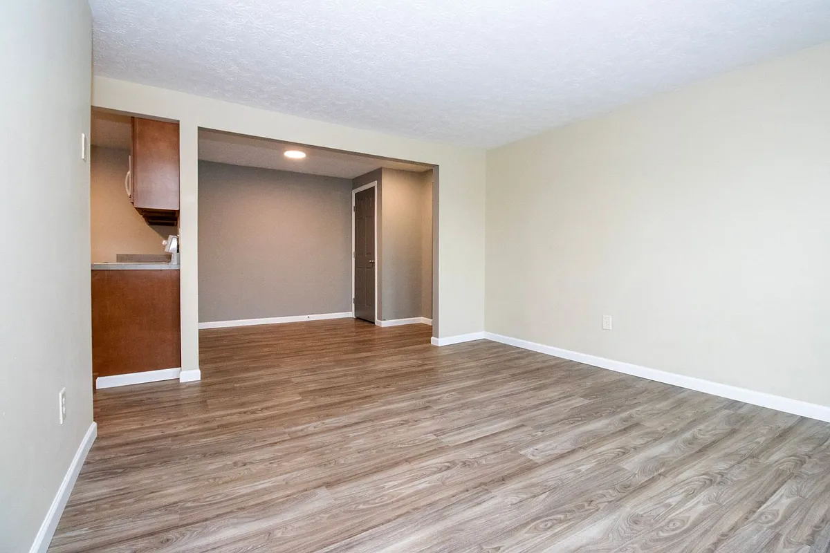 Building Photo - 1155 N Elm St #D