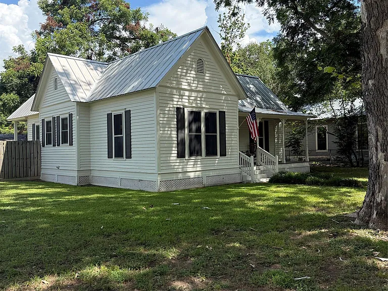 408 Short St — Photo 1