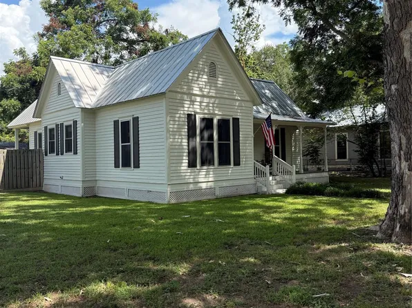 408 Short St, Smithville, TX 78957