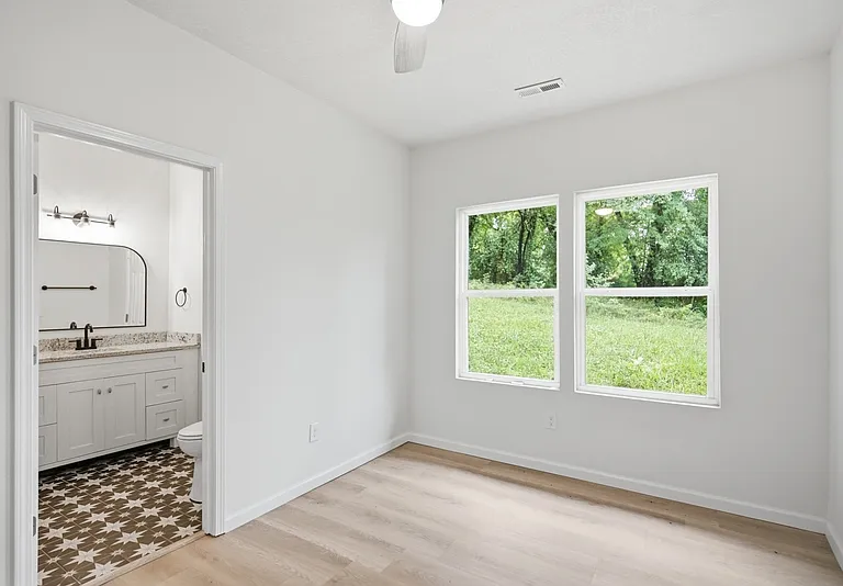 814 Biddle St — Photo 3