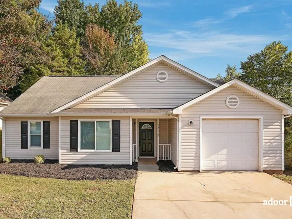 10917 Olde English Dr, Charlotte, NC 28216