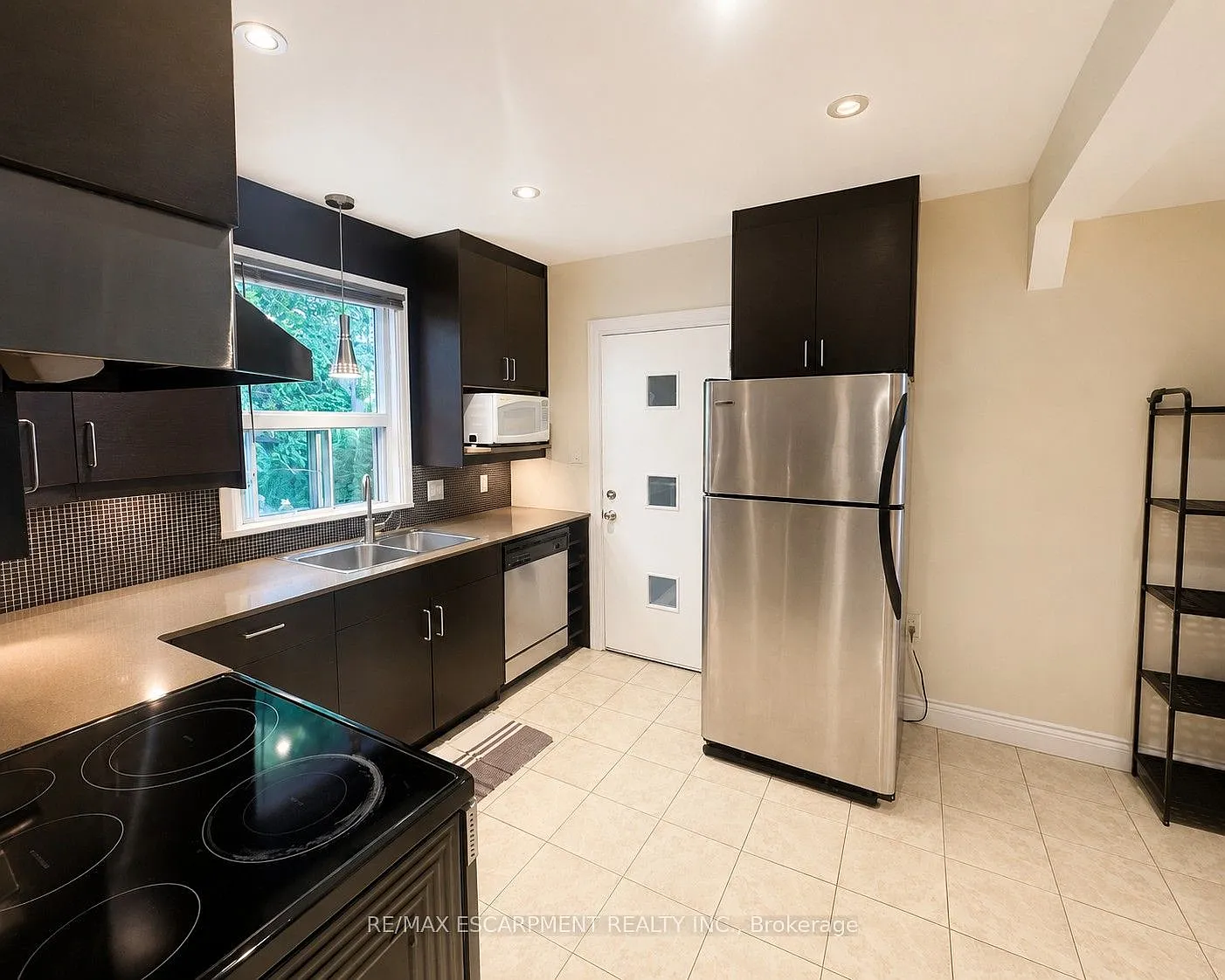 2 bed, $2,500 — Photo 4