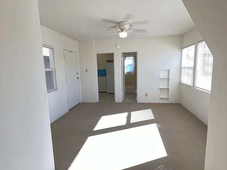 807 Jamaica Ct — Photo 1