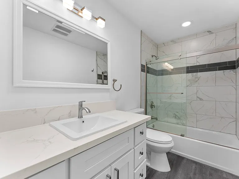 1615 Greenfield Ave — Photo 8
