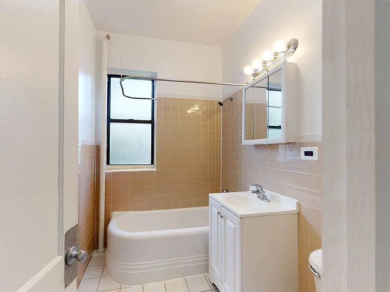 5416 S. Woodlawn Avenue — Photo 5