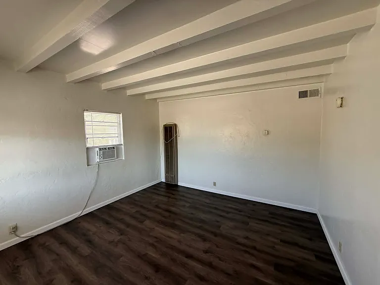 5009 E 1st St — Photo 5