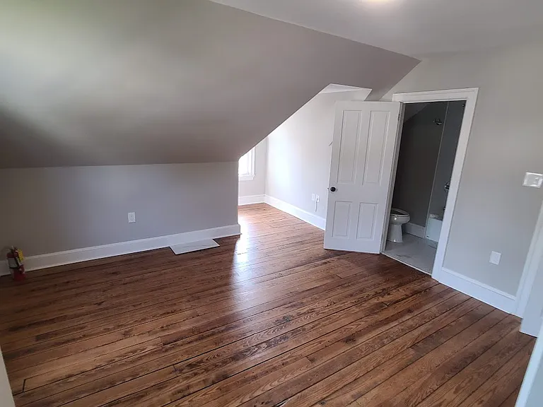 405 W State St — Photo 10