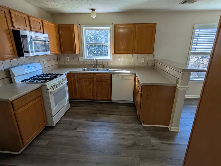 375 Searchlight Dr — Photo 6