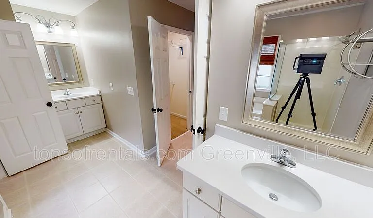 210 Grimes Dr — Photo 16
