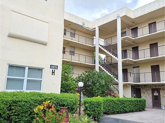 2nd image of 2871 Somerset Dr APT 318