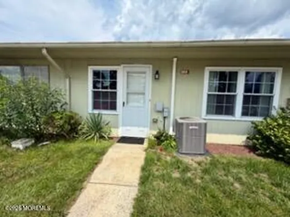 18 Yorkshire Court #B, Manchester, NJ 08759