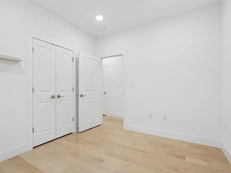131 Zabriskie St — Photo 26