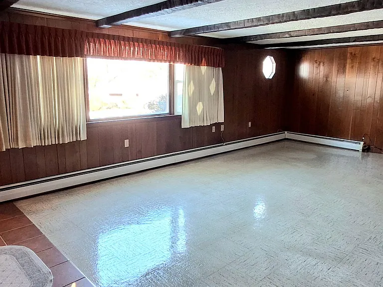 10 Carson Ln — Photo 26