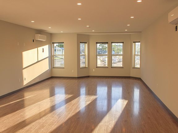 5th image of 145 Newbury Ave APT 18