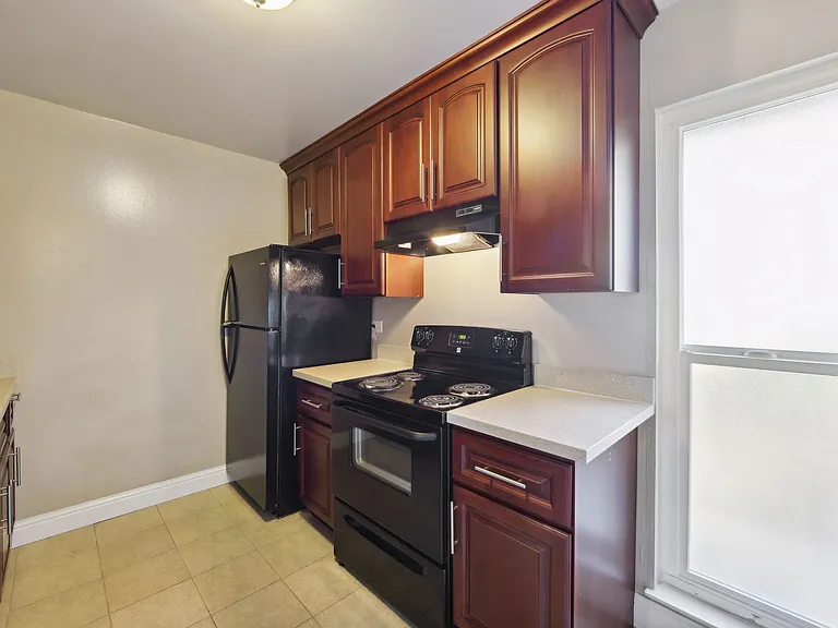 1406 Henry Street — Photo 30