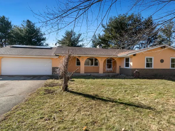 8232 Pueblo Dr, Rockford, IL 61103