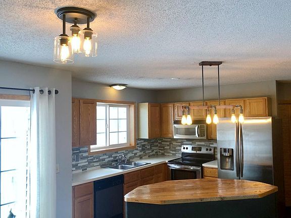 5th image of 594 Mission Hills Way W