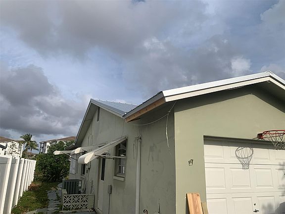 5th image of 22720 SW 64th Way